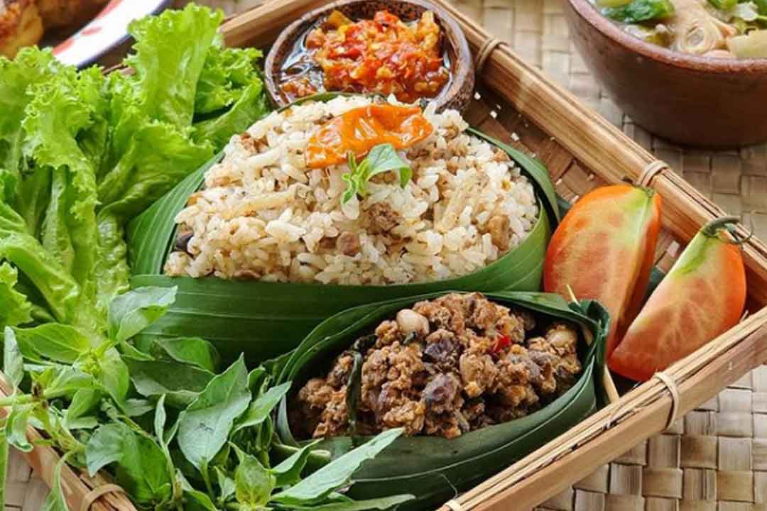 Nasi Tutug Oncom kuliner Sukabumi